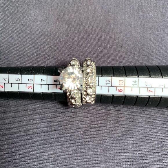 Ring Set 👰 Size 8 - Picture 3 of 3